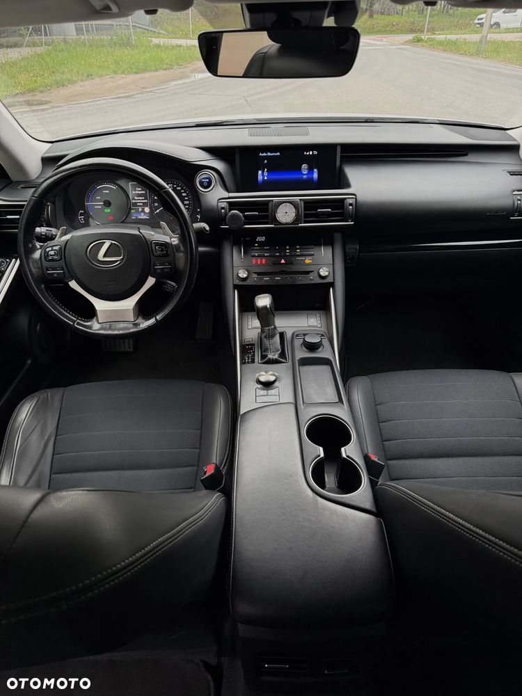 Lexus IS 300h Elegance - 24
