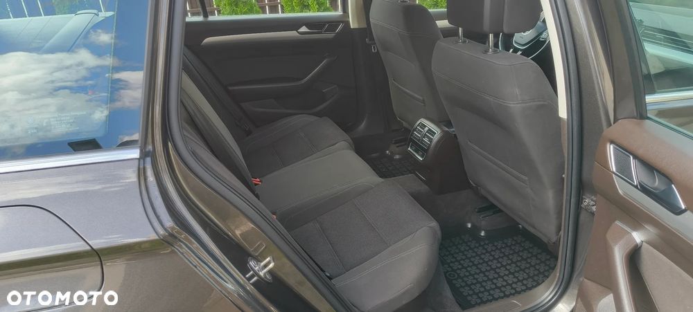Volkswagen Passat 1.6 TDI BMT Comfortline - 10