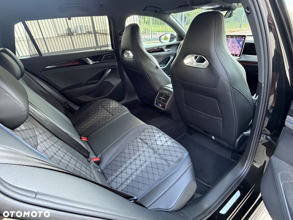 Volkswagen Passat Variant 2.0 TDI SCR DSG R-Line - 19