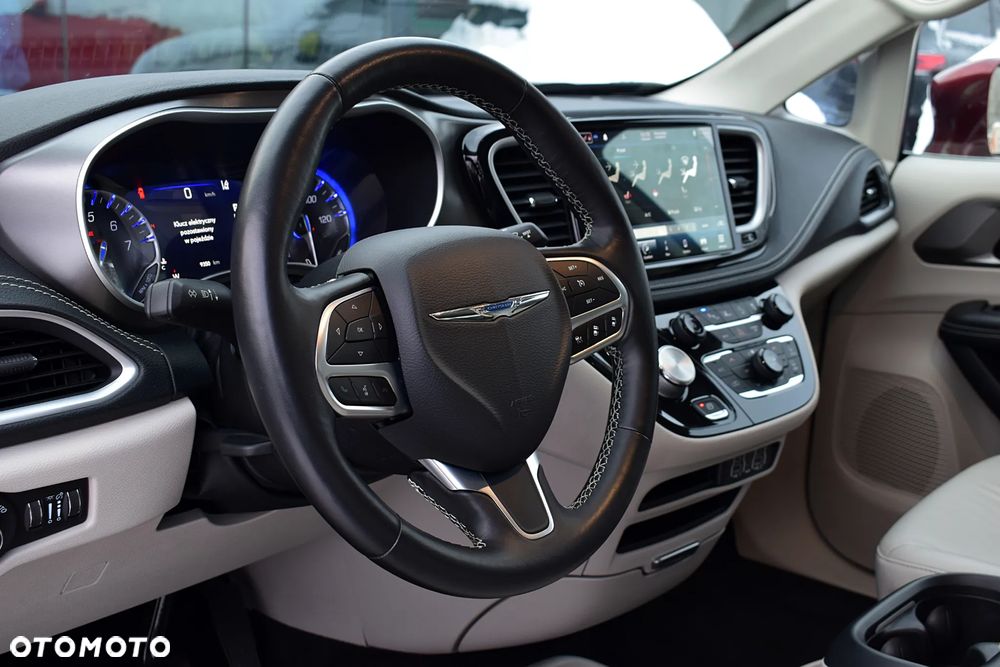 Chrysler Pacifica - 4