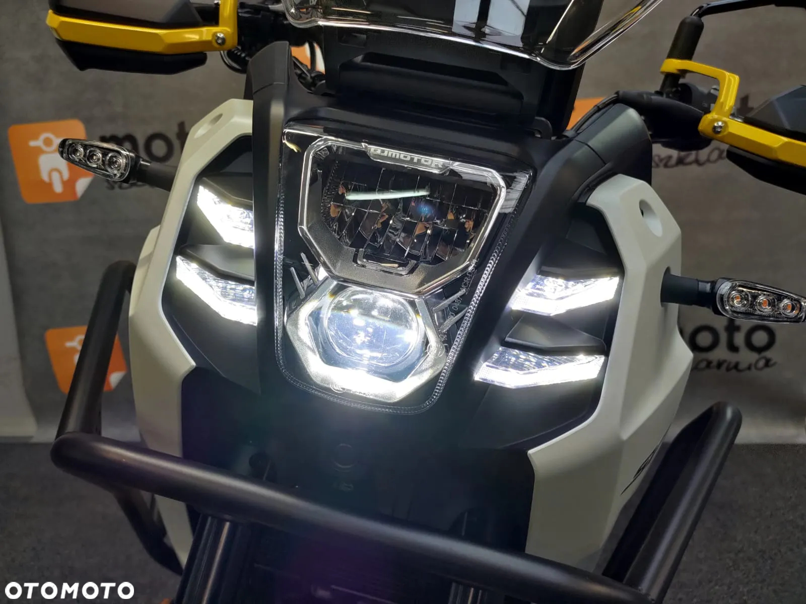 QJMOTOR SVT 650X - 13