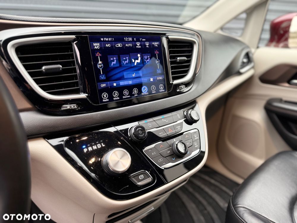 Chrysler Pacifica - 13