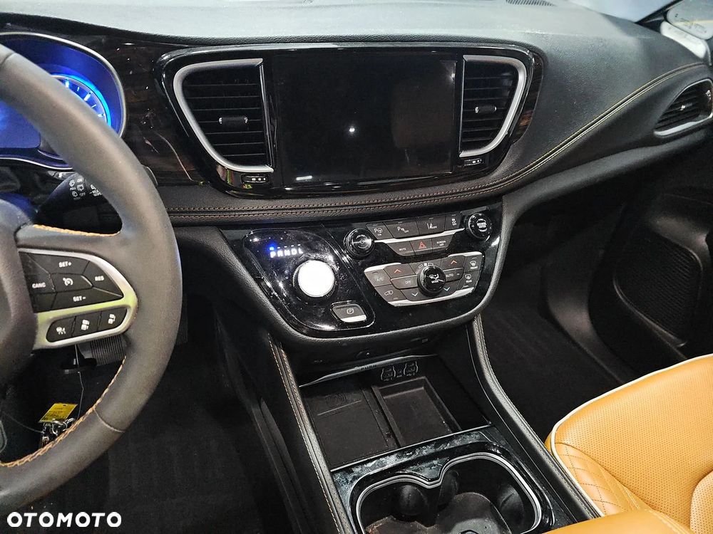 Chrysler Pacifica - 8