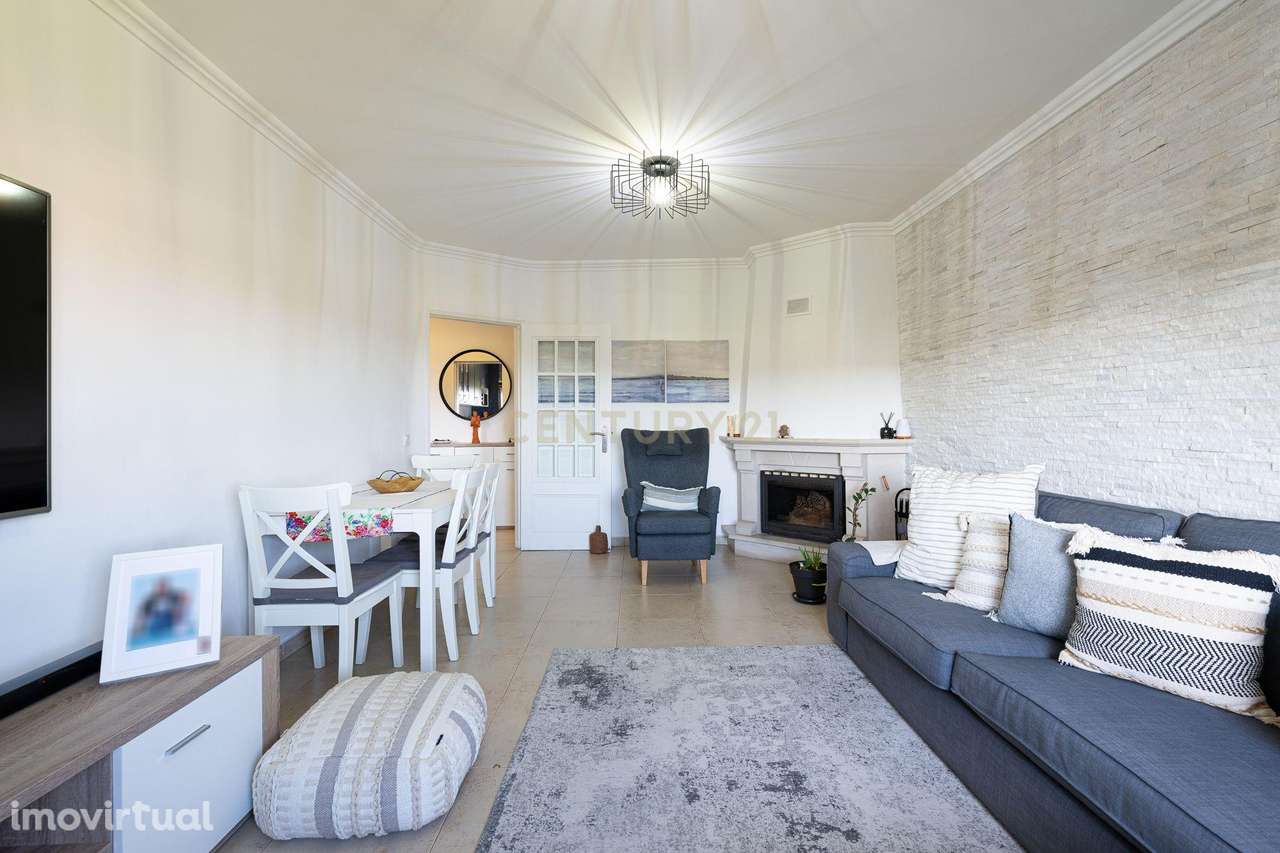 Apartamento T3 Renovado com lugar de parqueamento no Cacem - Grande imagem: 2/33