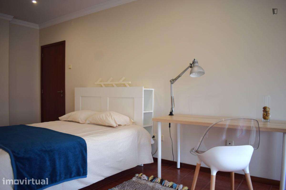 Quarto - localizado em Paranhos Porto - Grande imagem: 5/14