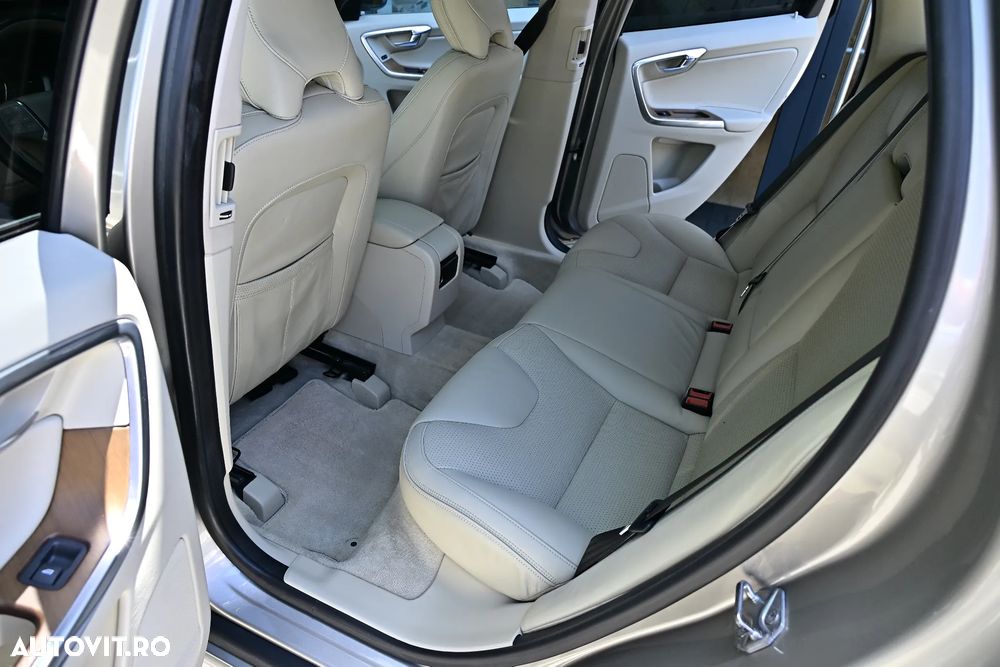 Volvo XC 60 D5 AWD Geartronic Summum - 35