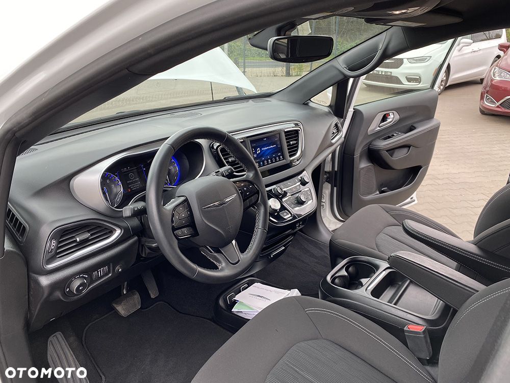 Chrysler Pacifica - 15