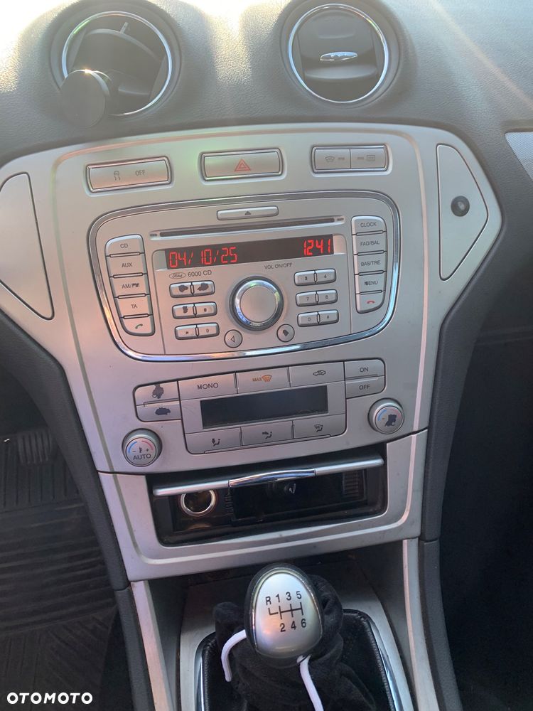 Ford Mondeo 2.0 TDCi Ambiente - 22