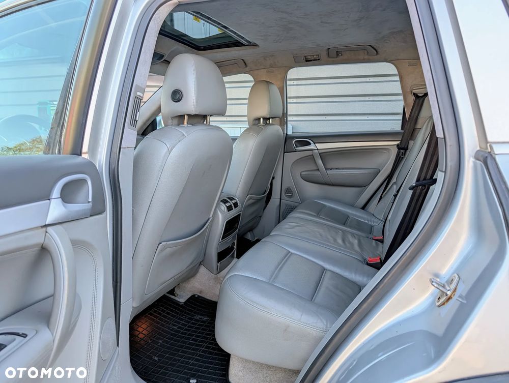 Porsche Cayenne - 8