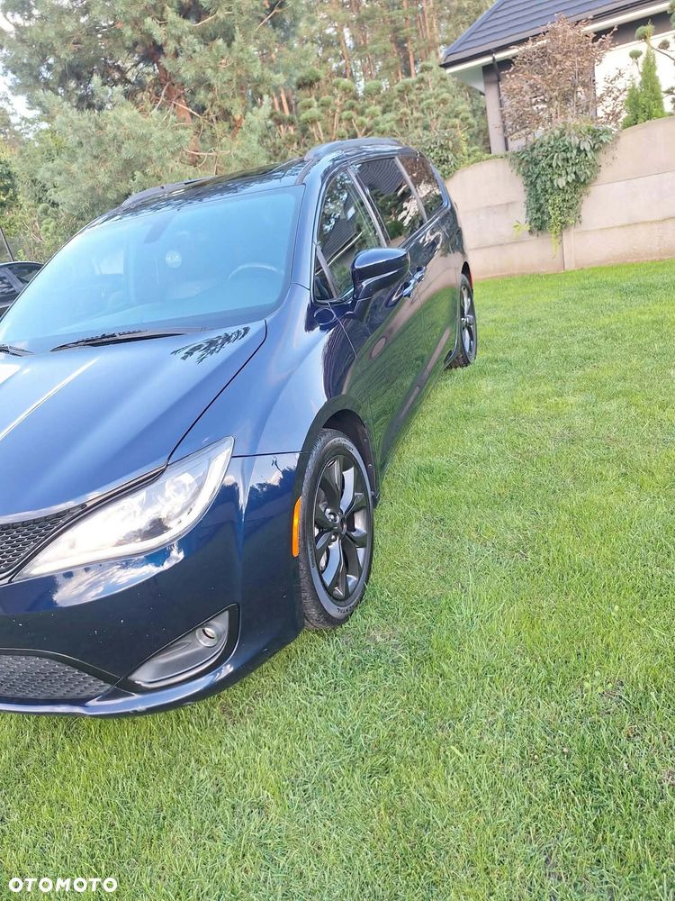 Chrysler Pacifica - 5