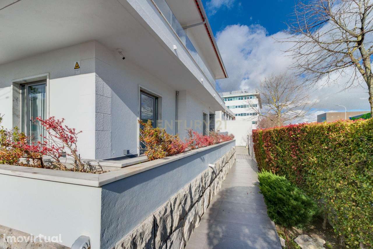 Moradia T6 remodelada - Linda-a-Velha - Grande imagem: 3/51