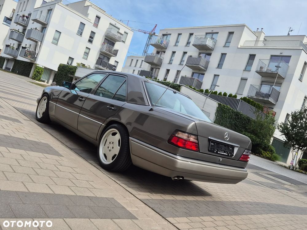 Mercedes-Benz W124 (1984-1993) - 32