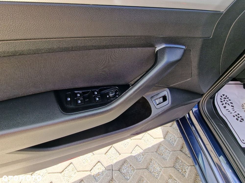 Volkswagen Passat Variant - 11