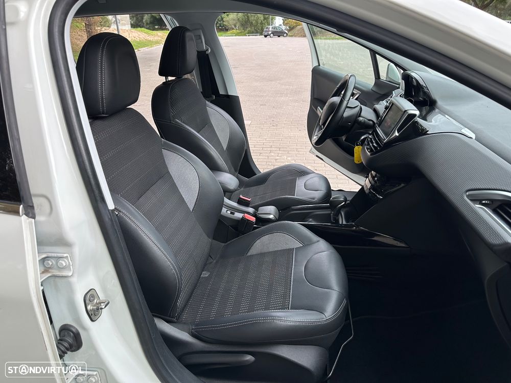 Peugeot 2008 1.2 PureTech Allure EAT6 - 13