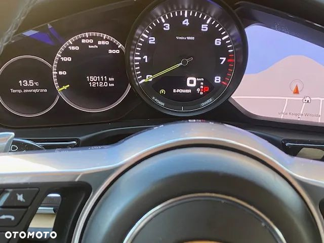 Porsche Panamera 4 E-Hybrid - 8