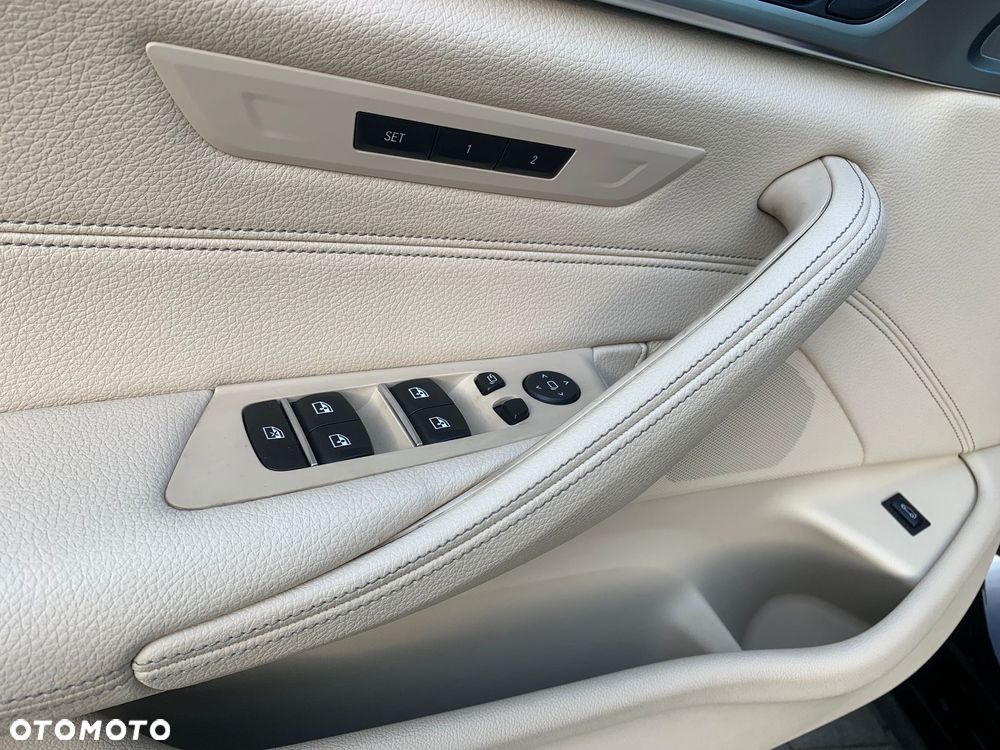 BMW Seria 5 530i GPF xDrive Luxury Line - 30