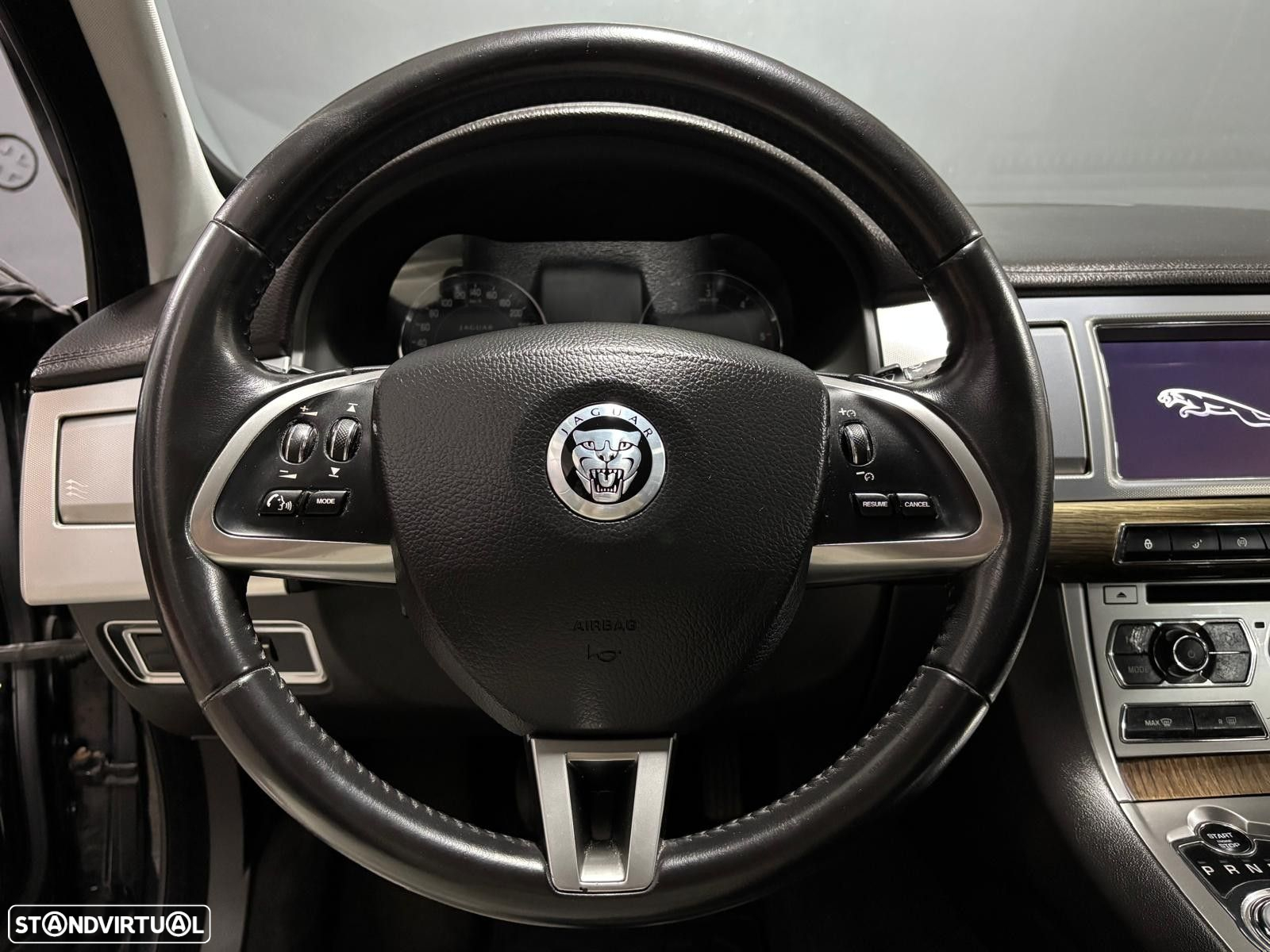 Jaguar XF 2.2 D Premium Luxury - 11