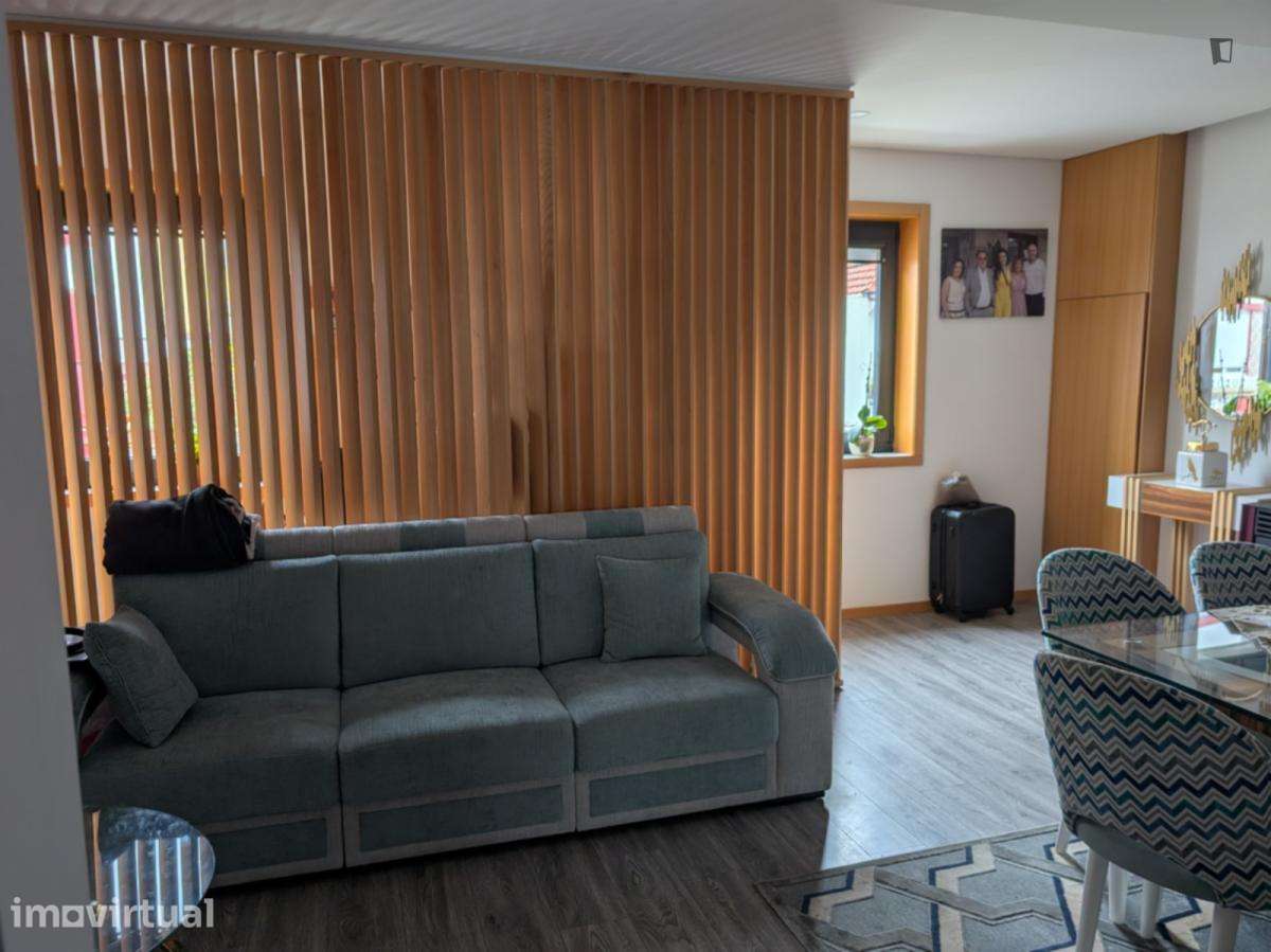 Quarto - localizado em Paranhos Porto - Grande imagem: 3/9