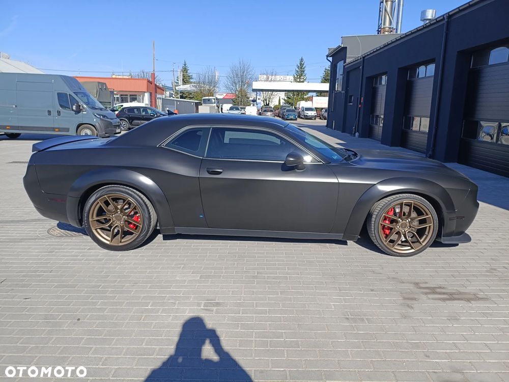 Dodge Challenger - 36