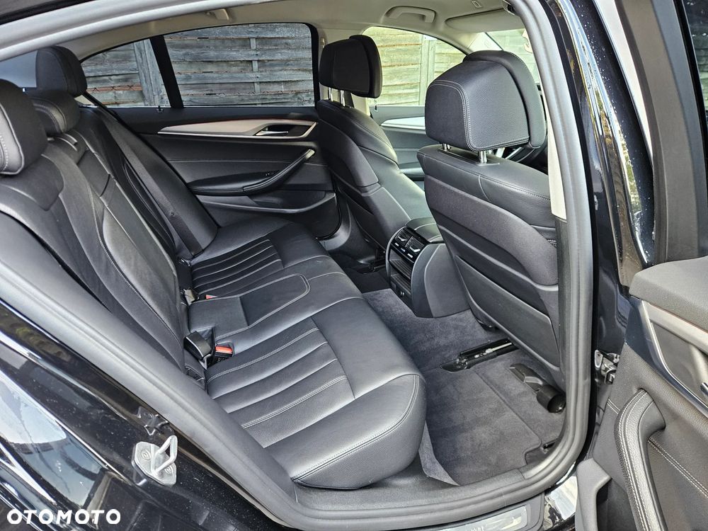 BMW Seria 5 520d xDrive - 14