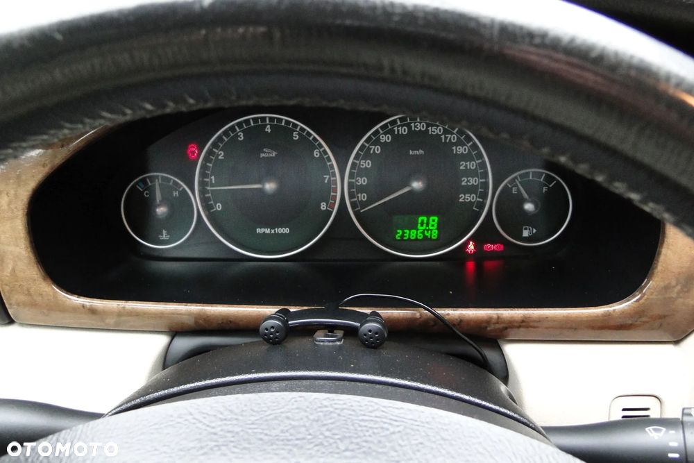 Jaguar X-Type 3.0 V6 4x4 Executive - 13