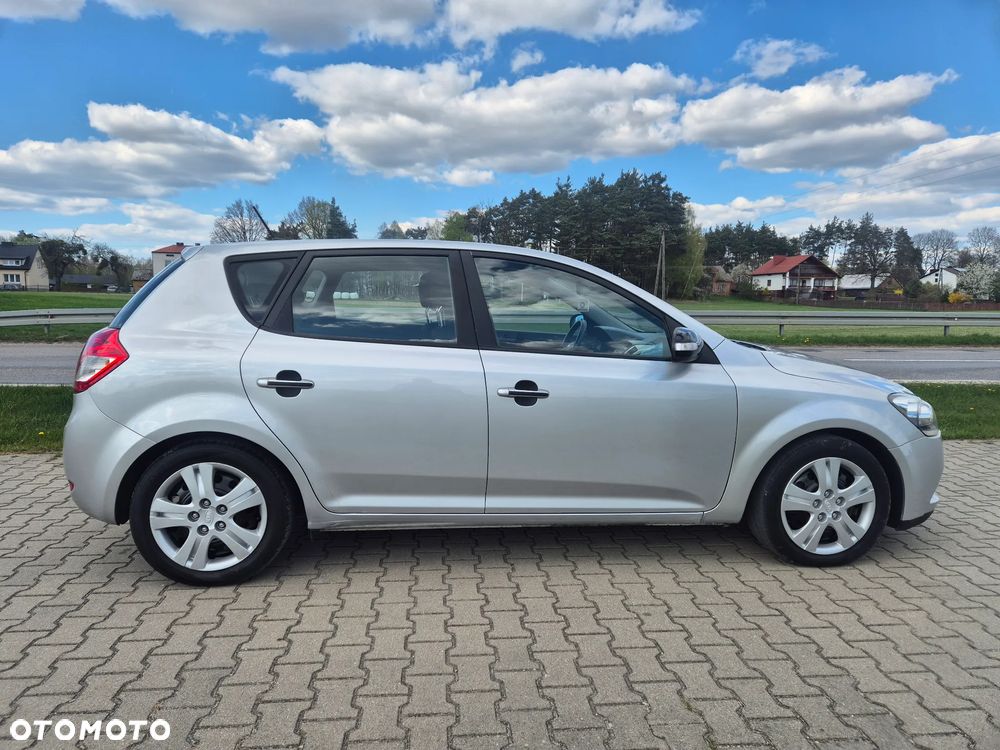 Kia Ceed 1.6 CRDi 90 Vision - 8