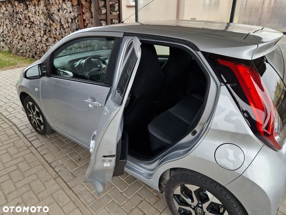 Toyota Aygo x-JBL - 25