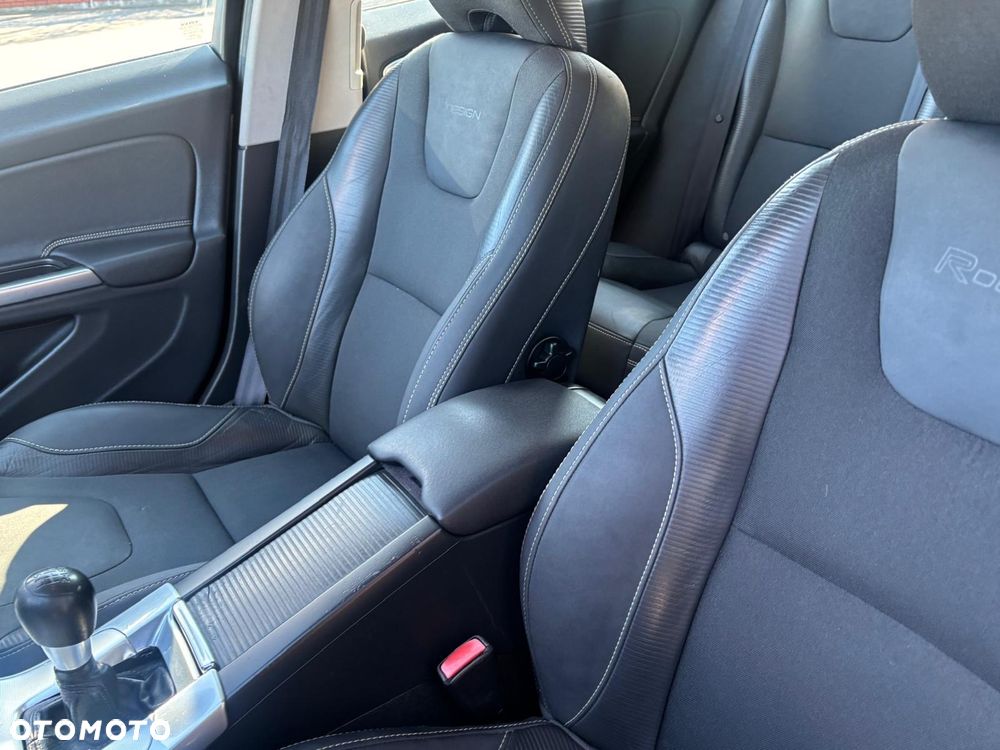 Volvo V60 D3 R-Design - 24