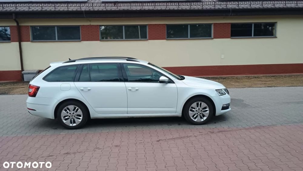 Skoda Octavia 1.6 TDI DSG Ambition - 6
