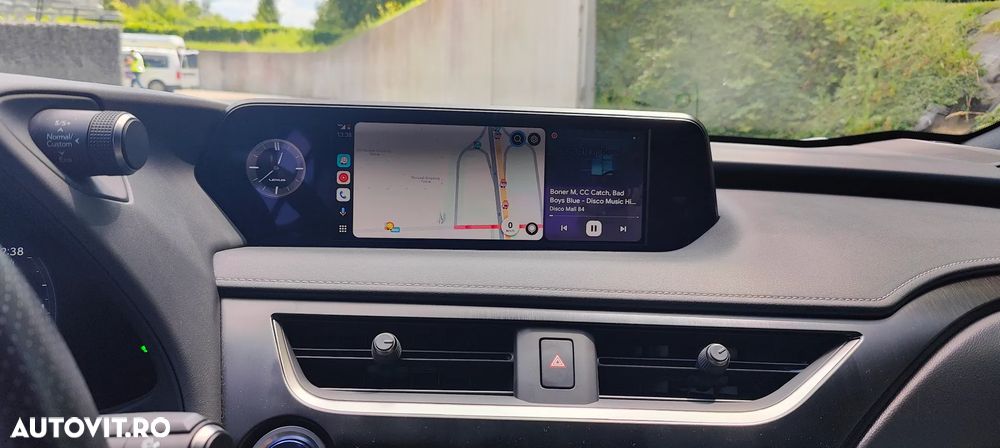 Lexus UX 250h (E-FOUR) F SPORT - 6