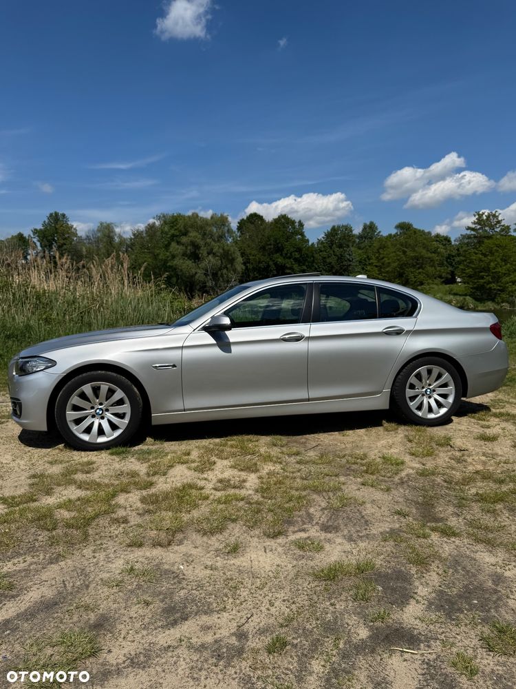 BMW Seria 5 528i xDrive Luxury Line - 2