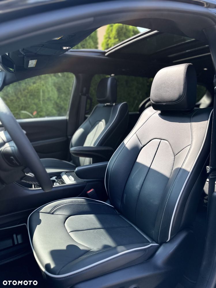 Chrysler Pacifica - 28