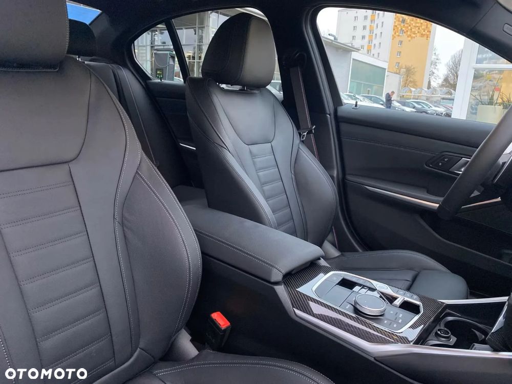 BMW Seria 3 330d xDrive mHEV M Sport - 9