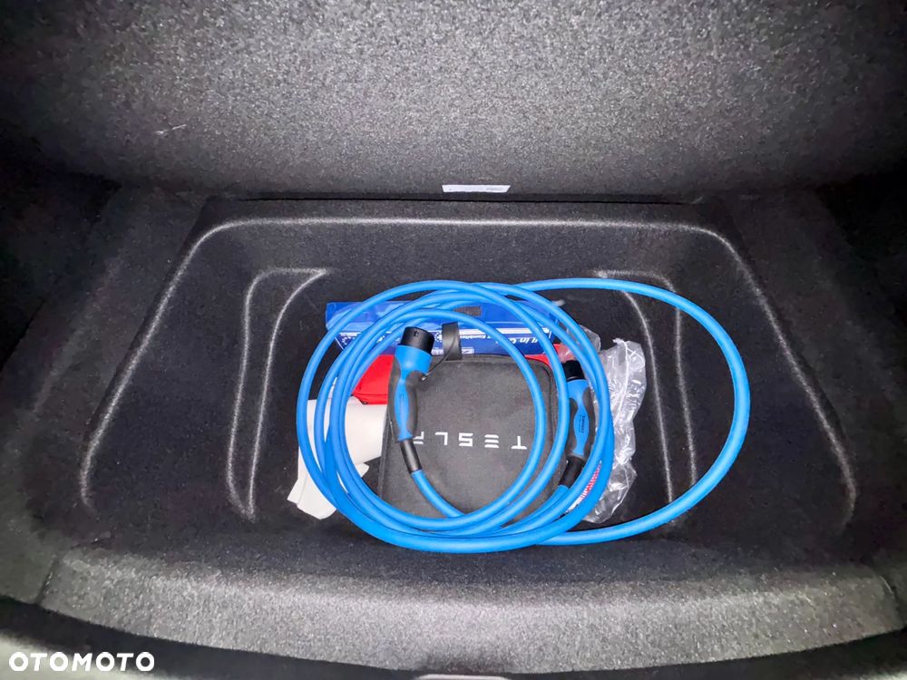 Tesla Model Y Long Range AWD - 14