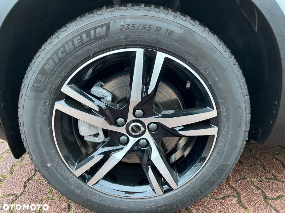 Volvo XC 40 B3 Plus Dark - 19