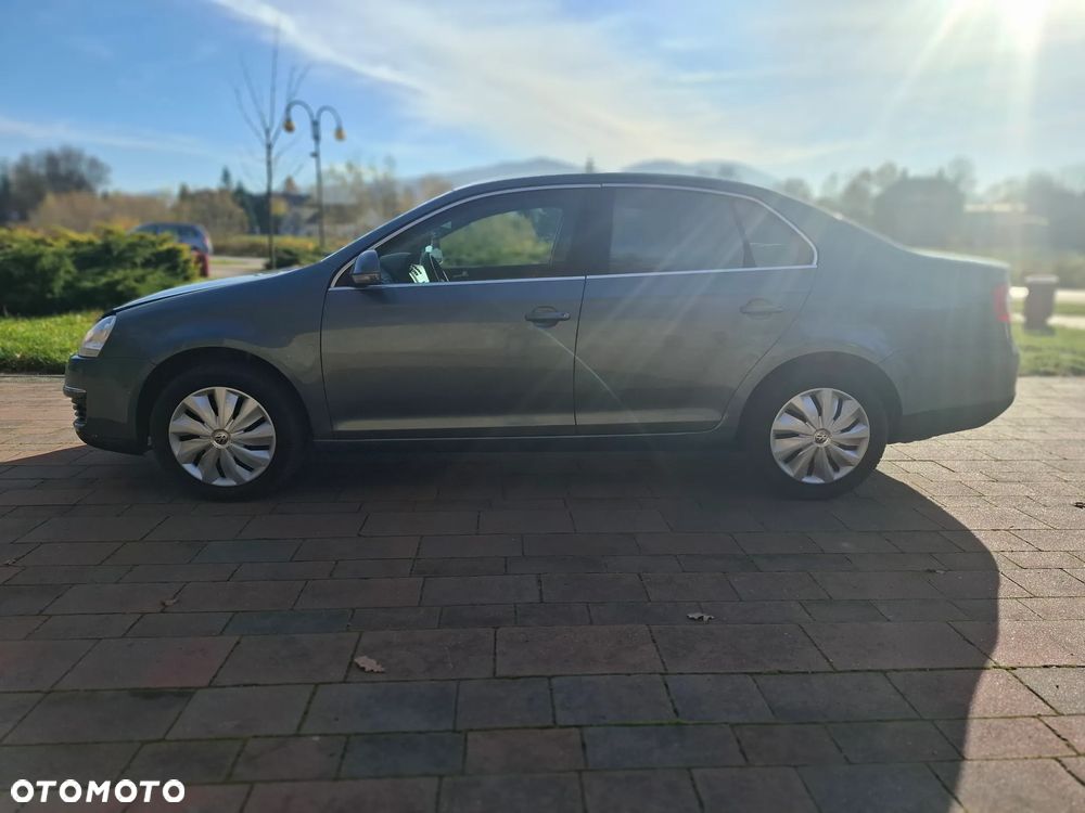 Volkswagen Jetta 2.0 TDI DPF Highline - 3