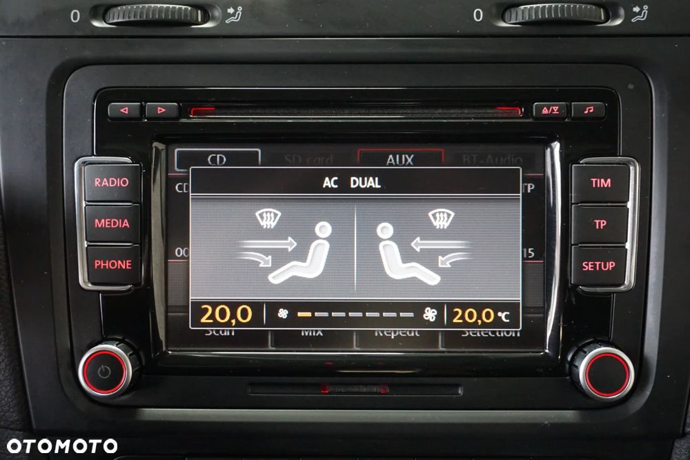 Volkswagen Golf 2.0 TDI Highline - 36