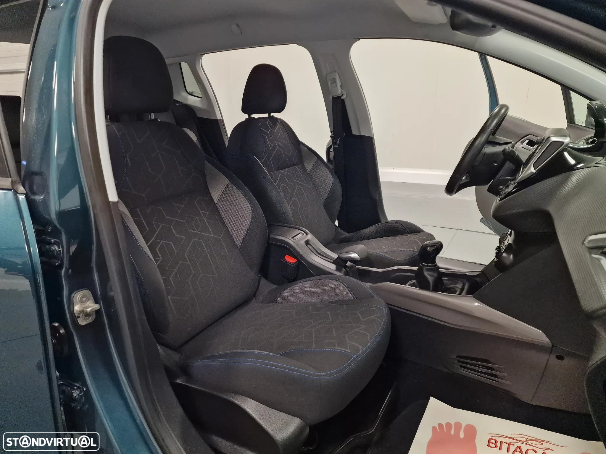 Peugeot 2008 1.2 PureTech Style - 40