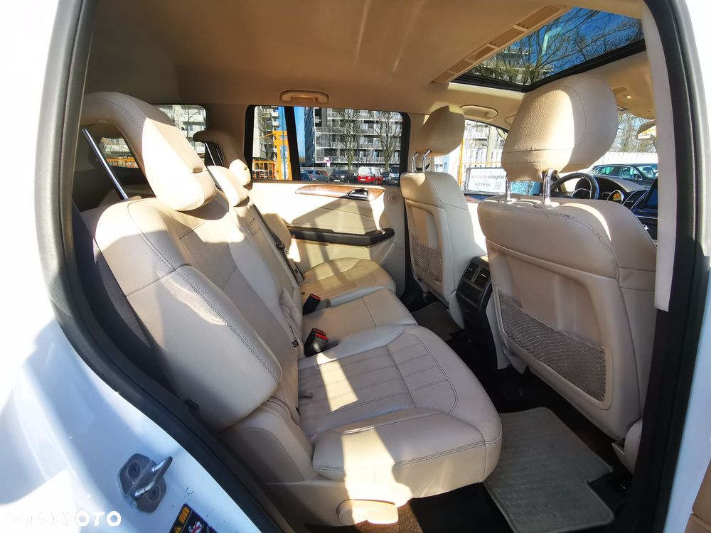 Mercedes-Benz GLS 400 4Matic 9G-TRONIC - 32