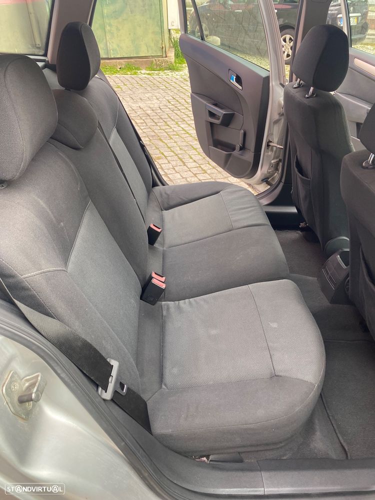 Opel Astra Caravan - 21