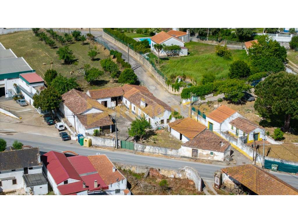 Quinta com 2 moradias em Curvel para remodelar - Grande imagem: 2/10