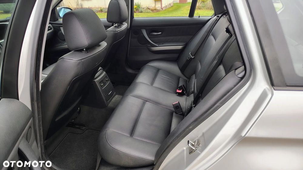 BMW Seria 3 320i - 12