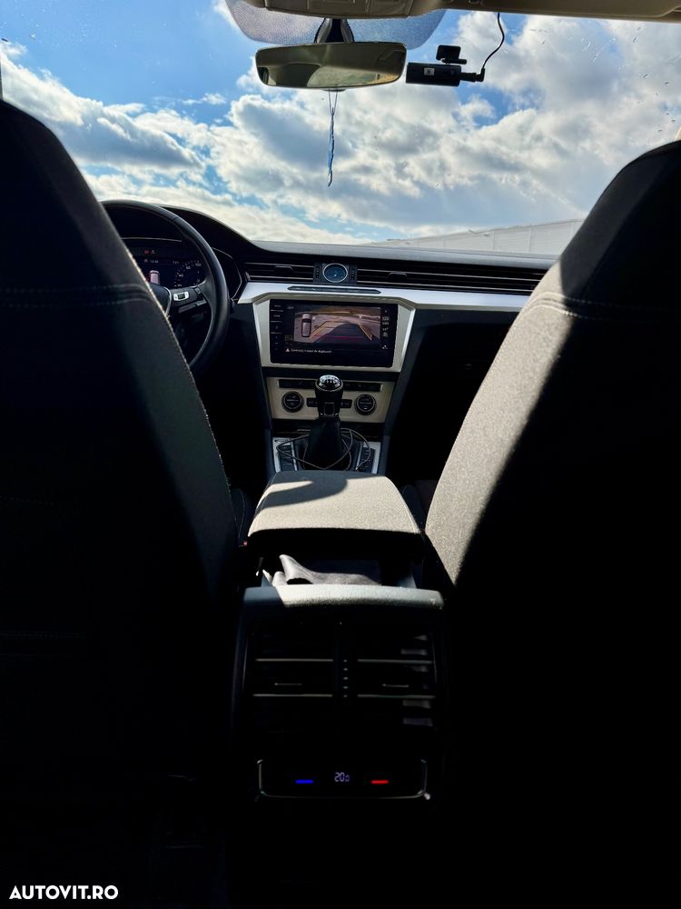 Volkswagen Passat 2.0 TDI Highline - 9
