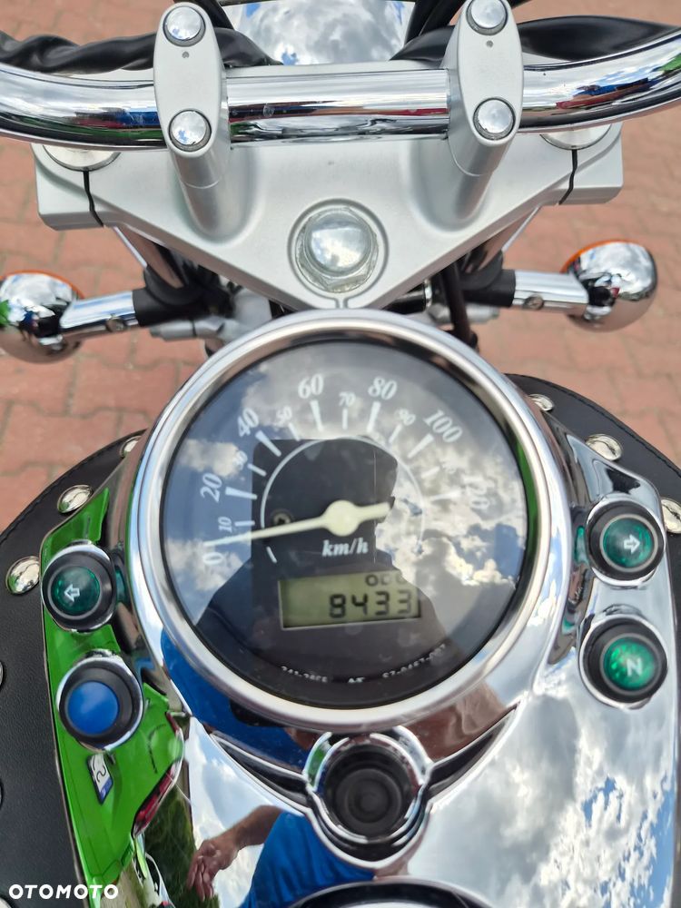 Suzuki Intruder - 11