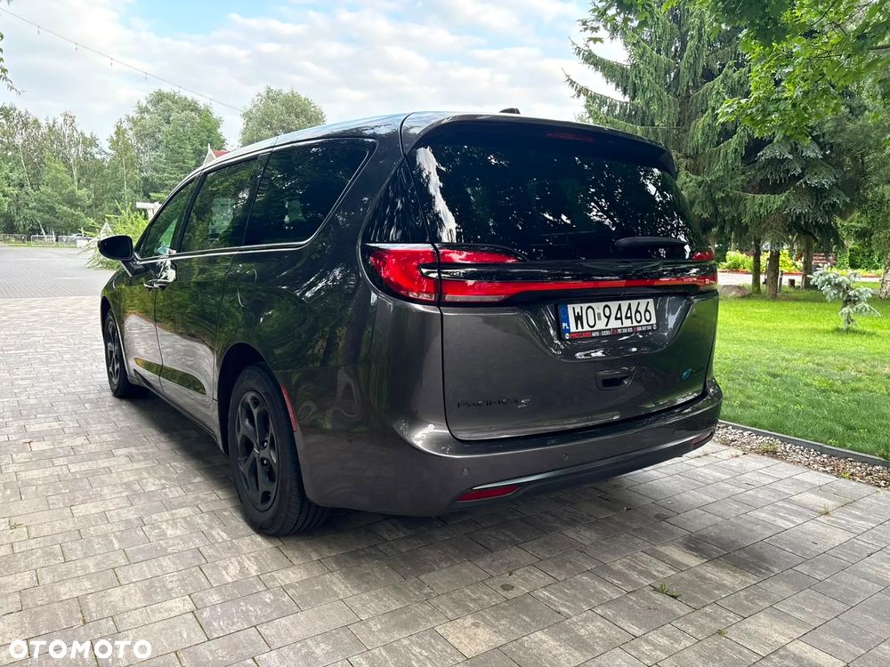 Chrysler Pacifica - 28