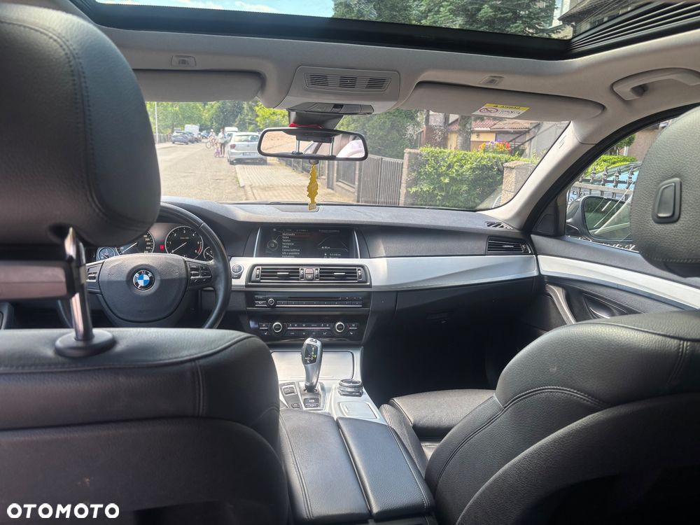 BMW Seria 5 525d xDrive Luxury Line - 9