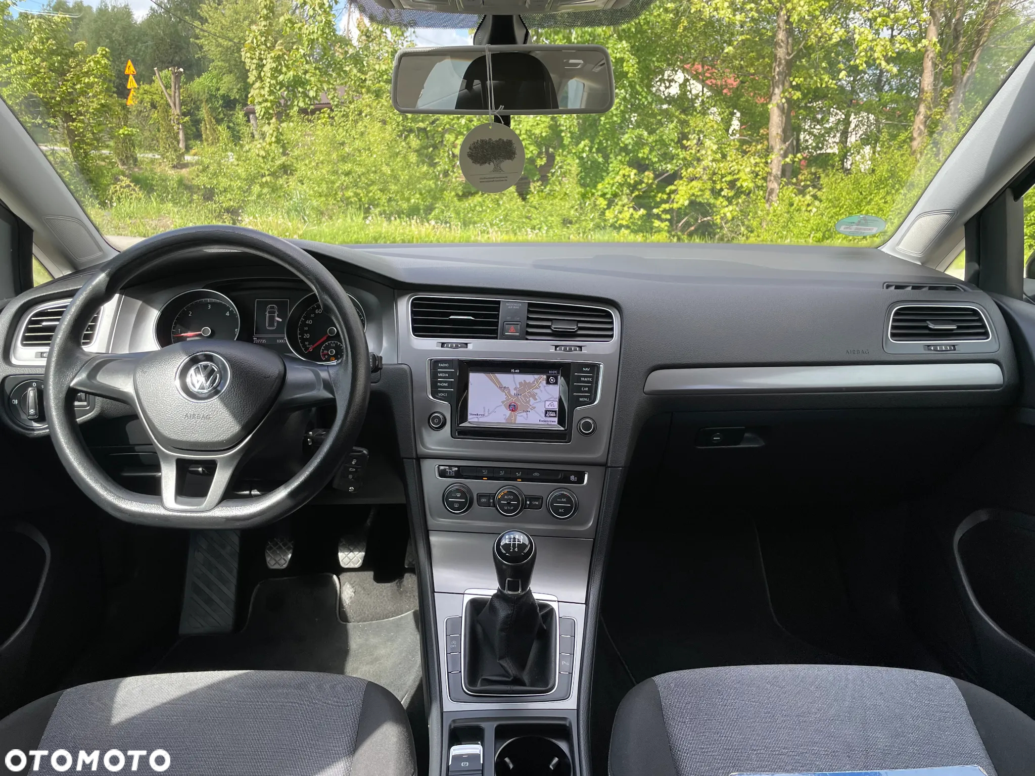 Volkswagen Golf 1.6 TDI BlueMotion Technology Comfortline - 23