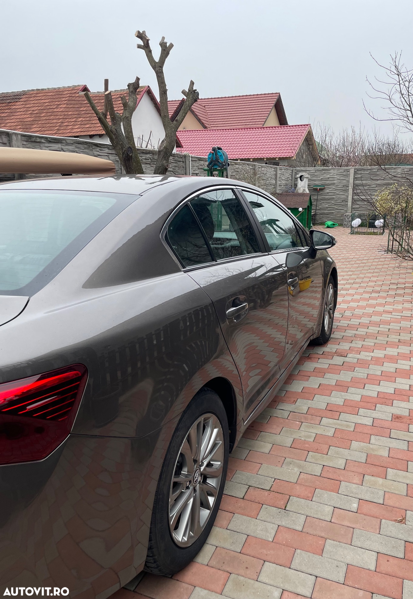 Toyota Avensis 2.0 D-4D Executive - 4