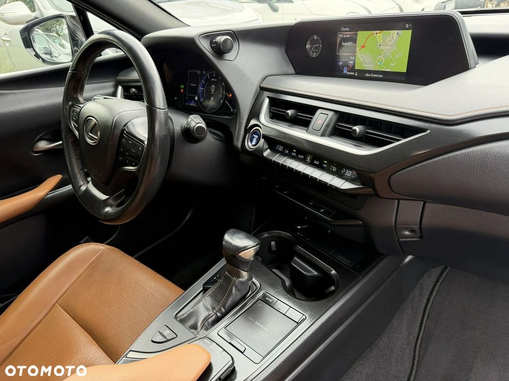 Lexus UX - 14