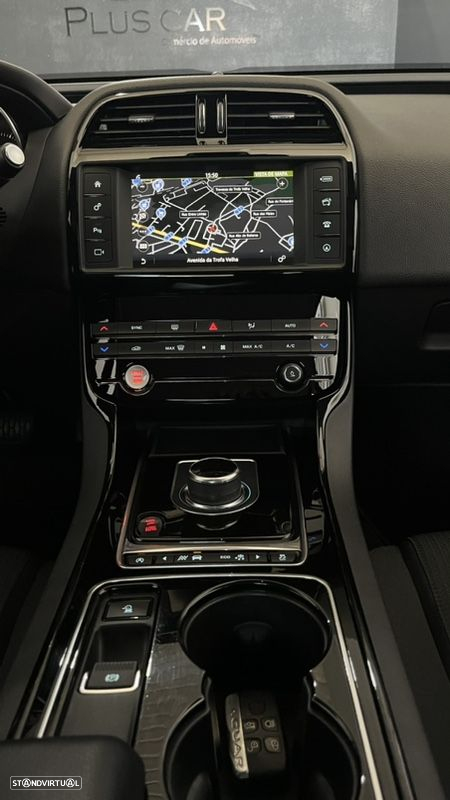 Jaguar XE 2.0 D Prestige Aut. - 17